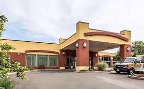 Clarion Hotel & Suites Hamden-New Haven
